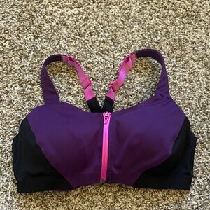 VS Knockout Sports Bra 36DD
